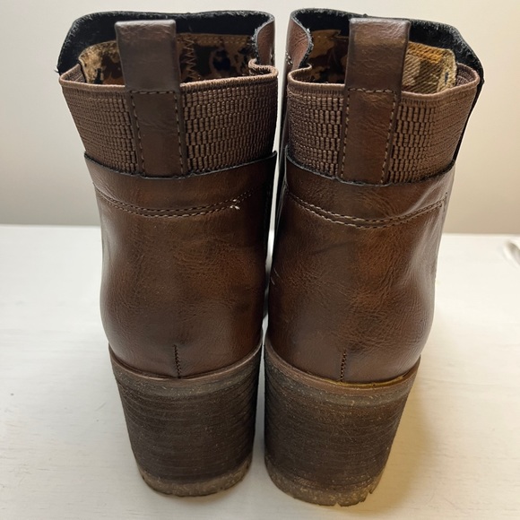 Korks by Kork-Ease Heeled Lug Sole Chelsea Boot Sz 7.5 - Picture 3 of 9